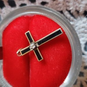 10kt gold cross pendant